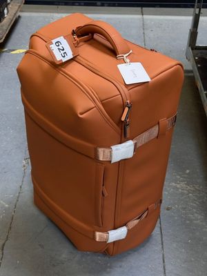 un bagage posé sur le sol