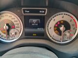 un gros plan du tableau de bord d'une voiture