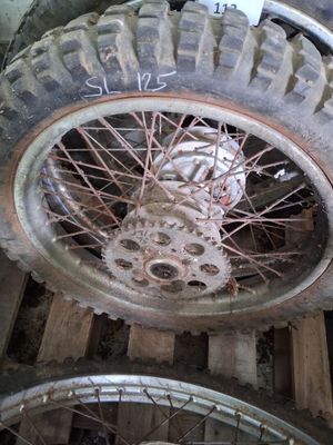 LOT de 2 jantes Av et Ar HONDA SL