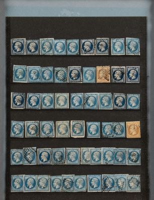 une image représentant une collection de timbres dans un cadre vitré
