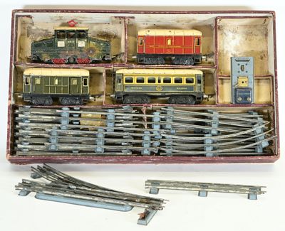 une boîte contenant tout un tas de petits trains