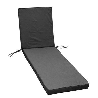 un coussin de chaise longue noir muni de liens, sur fond blanc