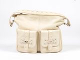un sac à main blanc muni de deux poches