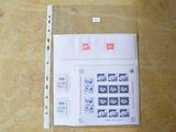 une photo d'un classeur sur lequel sont collés des timbres