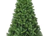 un sapin de Noël vert sur un pied, devant un fond blanc