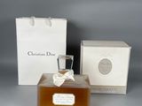 Flacon de parfum Christian Dior avec son coffret et son sac en papier