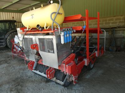 une image représentant une machine surmontée d'un réservoir