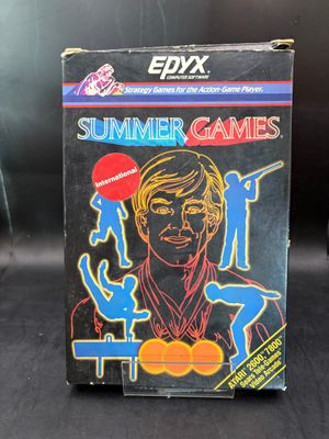 La boîte du jeu « Summer Games » est posée sur une table.