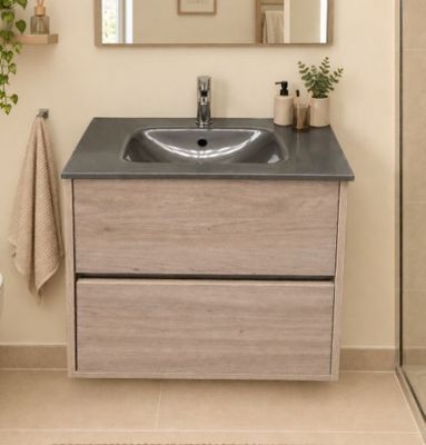 une salle de bain avec un lavabo et un miroir