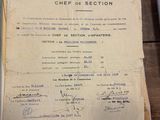 un vieux document posé sur une table en bois à côté d'une paire de ciseaux