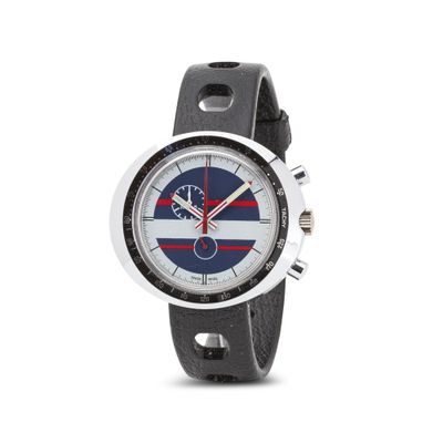 un gros plan d'une montre sur fond blanc, ornée d'une bande rouge, blanche et bleue