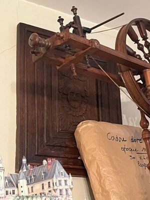 a picture of a spinning machine in a living room