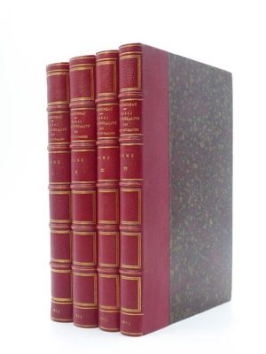 trois livres rouges superposés sur une surface blanche