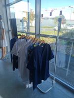 Mobilier de magasins (hors contenu) comprenant environ 9 por… (photo 2)