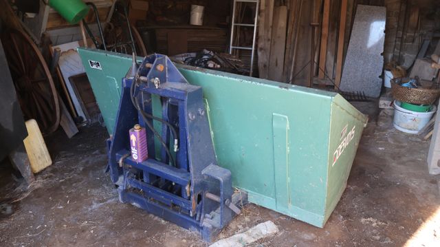 DESVOYS – Godet preneur hydraulique, année 1995. Largeur 184 cm
V...