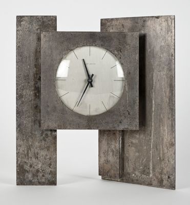 HOUR LAVIGNE Pendule en lames de métal Vers 1970