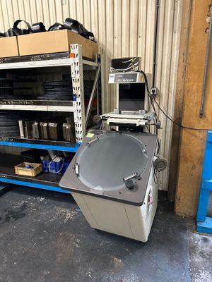 projecteur de profil MITUTOYO PV 5000 - Photo 1