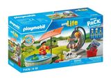 Le Playmobil se trouve dans la boîte avec son contenu.