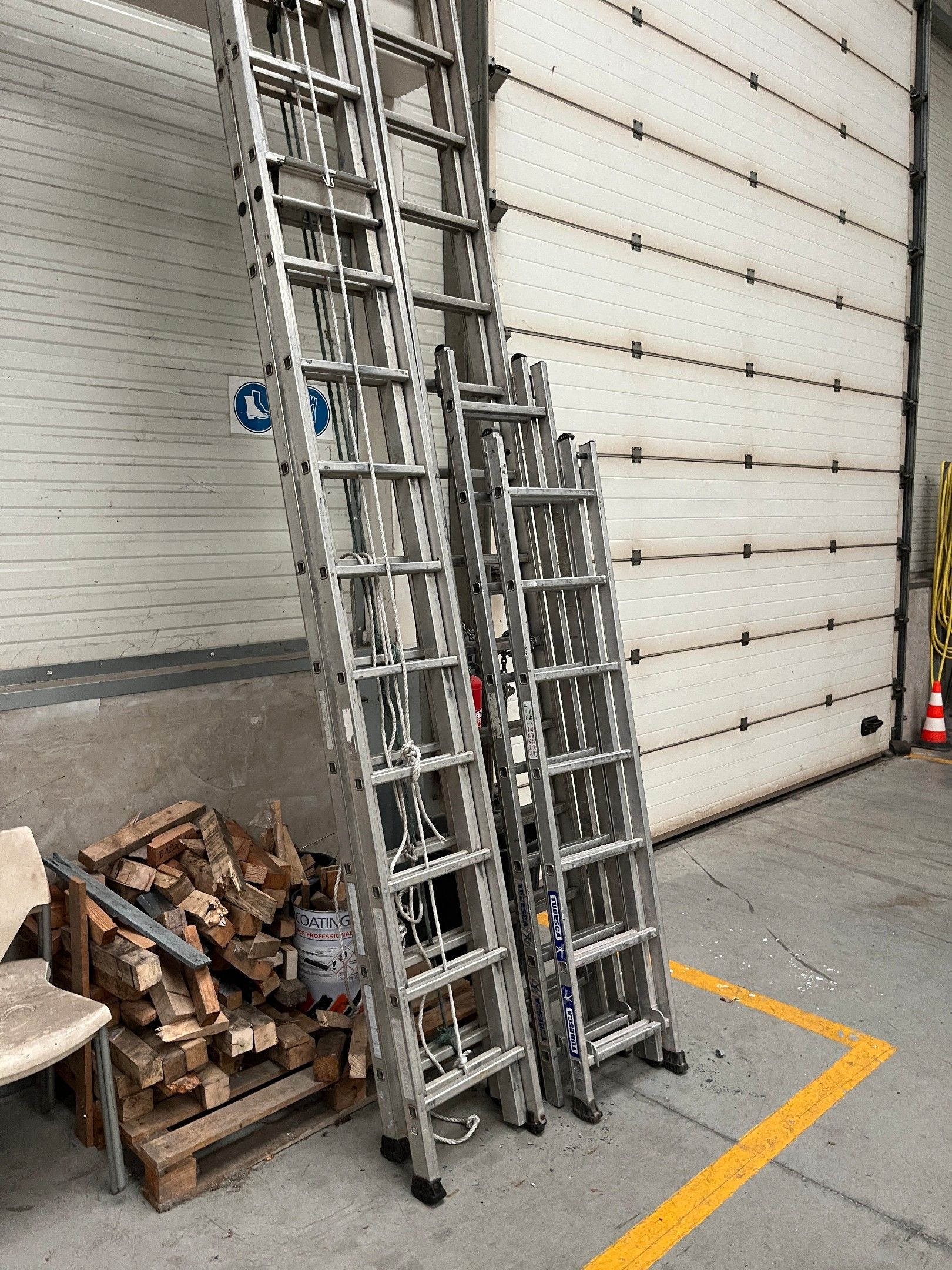 une échelle double en alu TUBESCA, 9m