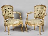 paire de chaises anciennes avec coussins rembourrés