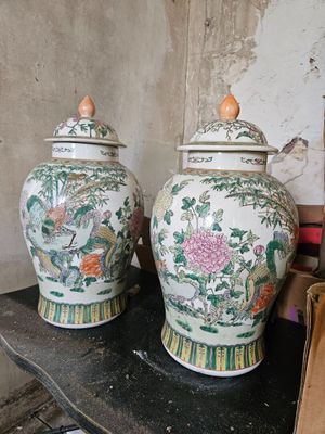 two vases that are sitting on a table