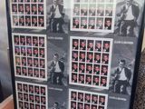 photo encadrée représentant un homme en costume-cravate