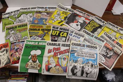 beaucoup de bandes dessinées sur la table