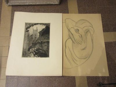 deux dessins posés côte à côte sur le sol