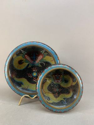 pair of chinese cloison plates with dragon design