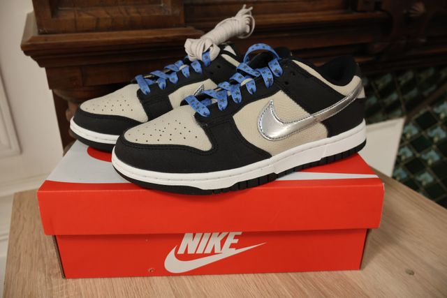 NIKE – Paire de basquets DUNK LOW. Taille : 38. Neuf. Possibilité...