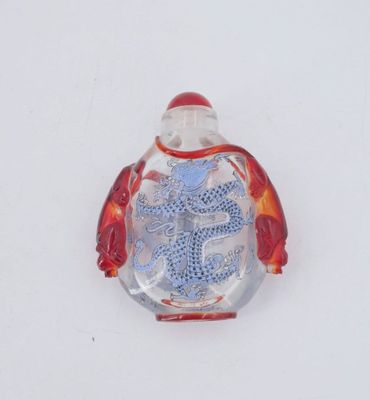 TABATIERE en cristal à décor gravé de lions de part et autre…