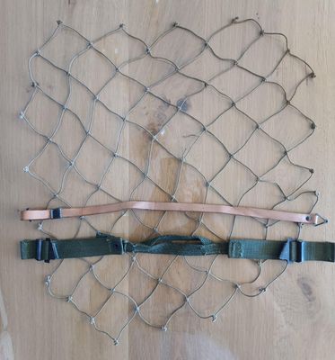 Lot comprenant 1 jugulaire pour casque US M1, 1 jugulaire en…