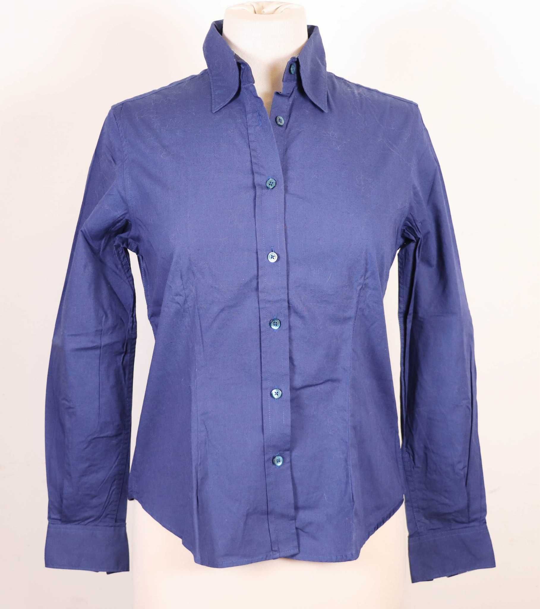 BURBERRY- Deux chemises en coton beige et bleu pétrole.