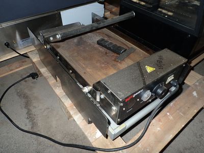 l'image d'une machine posée sur une palette