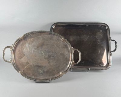 Un grand plateau de service en métal argenté signé de la mai… - Photo 1