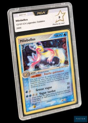 une image d'une carte Pokémon dans un étui en plastique