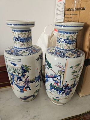 two blue and white vases sitting on a table