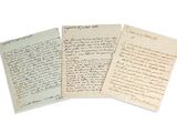 trois vieilles lettres sont posées les unes sur les autres sur une surface blanche