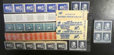 une table noire sur laquelle sont disposés de nombreux timbres de toutes sortes