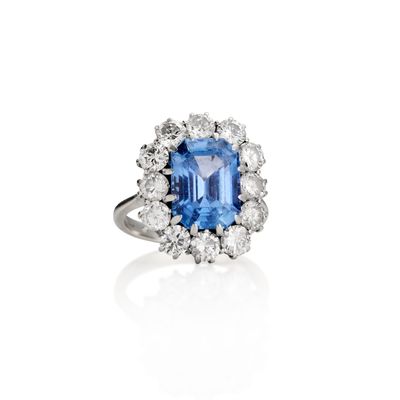 a blue sapphire and diamond ring