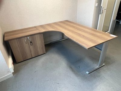 Ensemble bureau avec retour, armoire basse en bout (180 x 20…