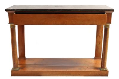 une photo d'une table en bois avec un plateau en marbre noir