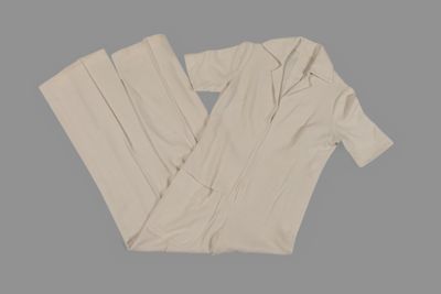 Combinaison pantalon en jersey blanc cassé, col cranté sur d…