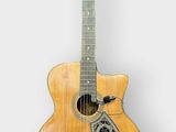 une image représentant une guitare posée contre un fond blanc