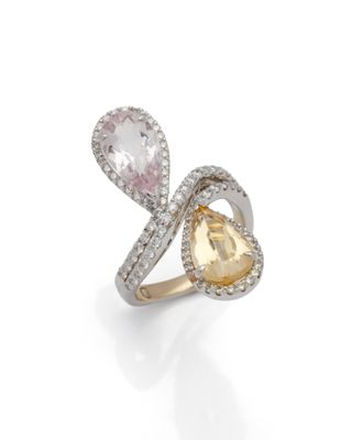 une bague en or jaune et en or blanc sertie de deux diamants taille poire