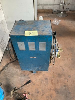 a blue machine that is sitting in a room