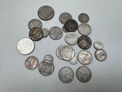 a lot of coins that are on the table