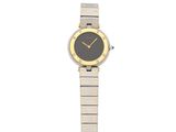 gros plan d'une montre-bracelet sur fond blanc