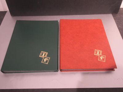 Materiel Philatelie - 2 Classeurs (Vert / Brun) 32 Page…