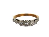 une bague en or et diamants
